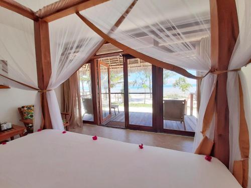 Jaribu Beach Hotel2