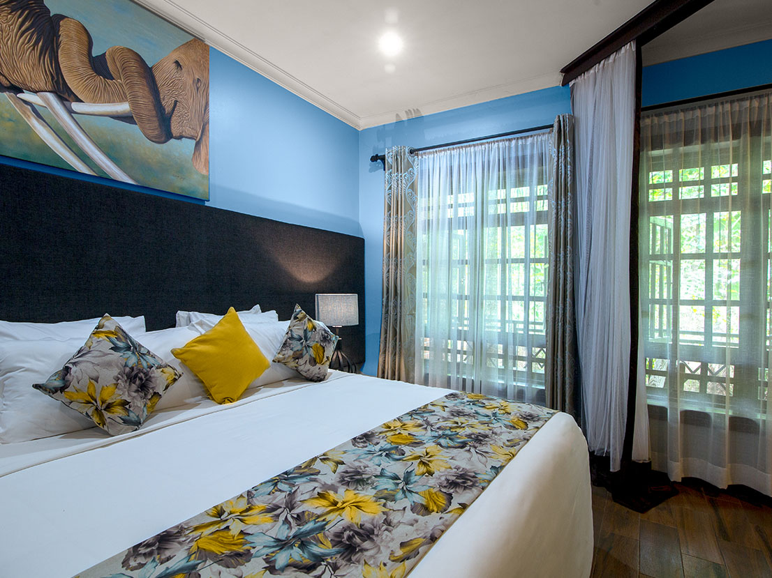 Airport-Planet Lodge-Deluxe-Suite-TANZANIA SAFARI