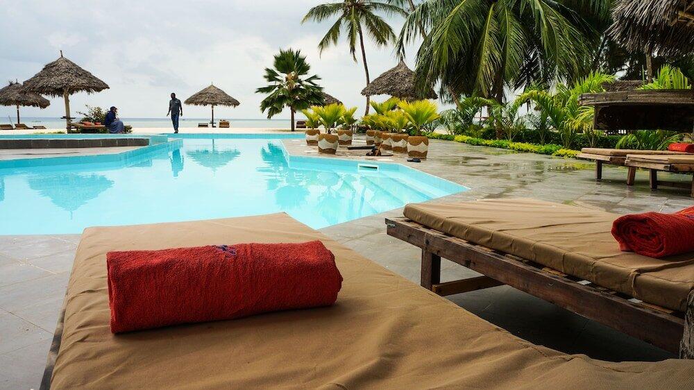 smiles-beach-hotel-exterior-124181c8
